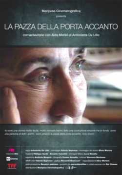 locandina La pazza della porta accanto